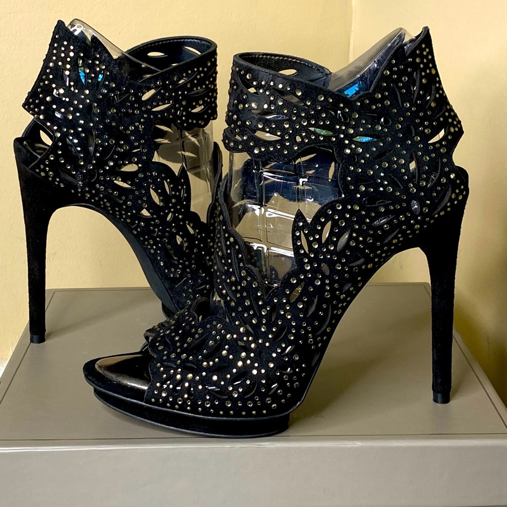 BCBGMAXAZRIA Black Royal Suede Heel